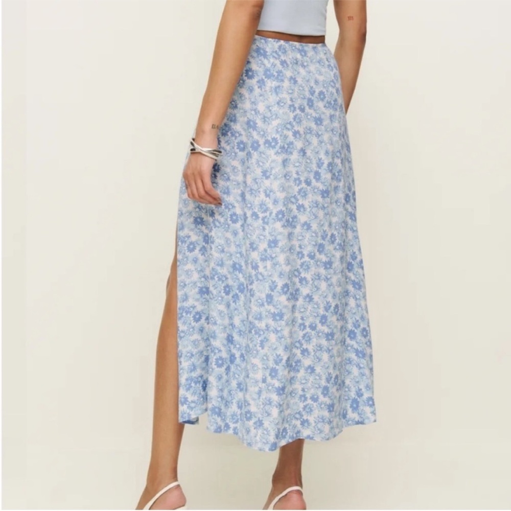 NWT • Zoe Skirt in Blue Daisy - Reformation - Picture 4 of 6